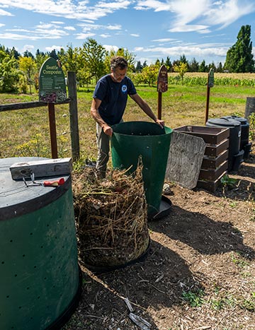 Pete at Heritage Farm compost demo